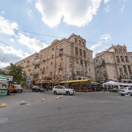 View On Maidan And Kreschatyk Daire